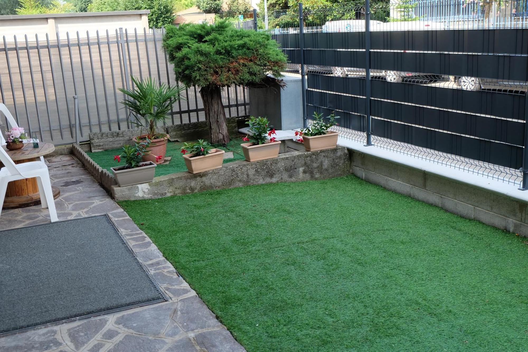 Adriroomsrho Luaran gambar