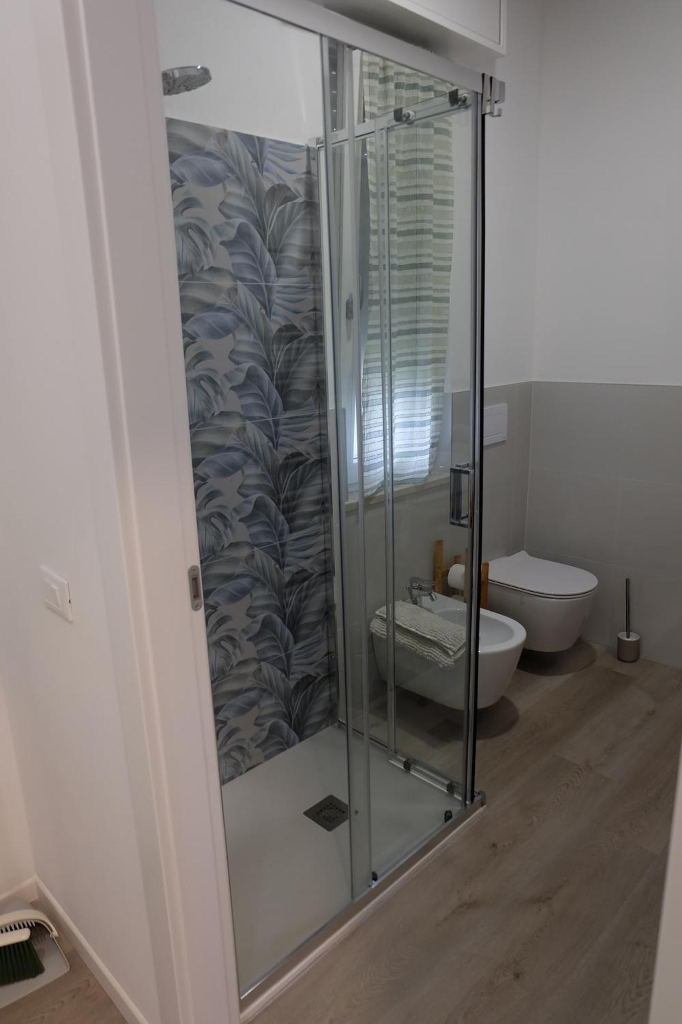 Adriroomsrho Luaran gambar
